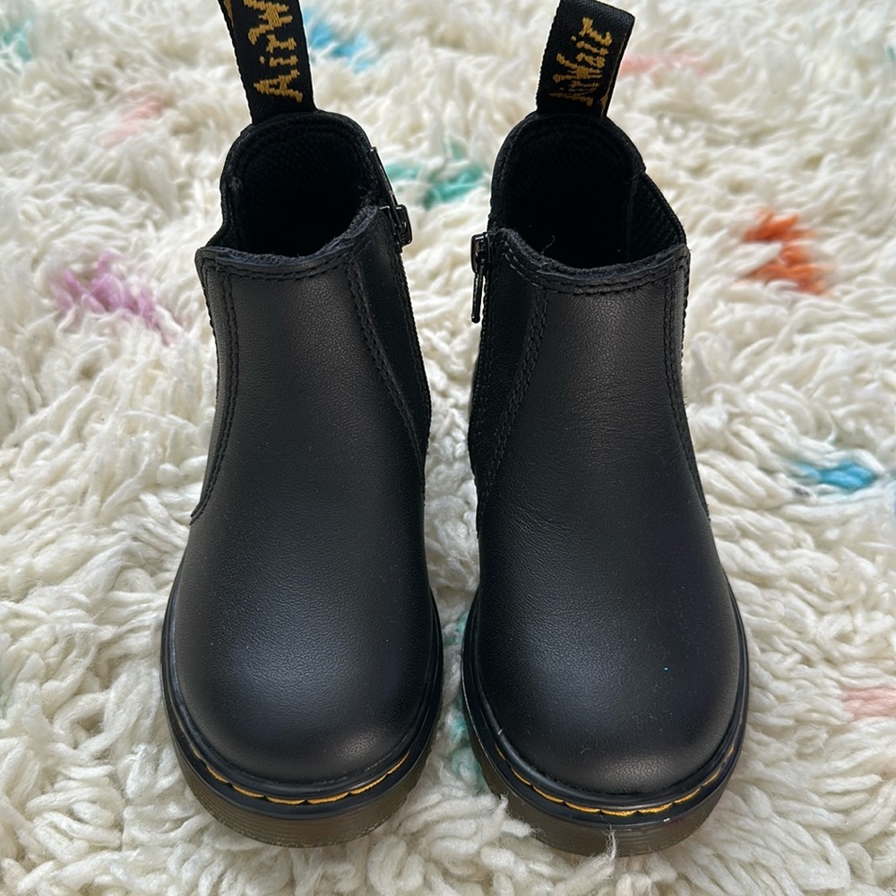 Kids Dr.Martens 2976 Chelsea Boot - Blk - size 7